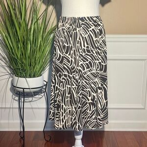 CHICO'S Abstract Print Stretchy Midi Skirt Size 1 | 8 | Medium 26" Length